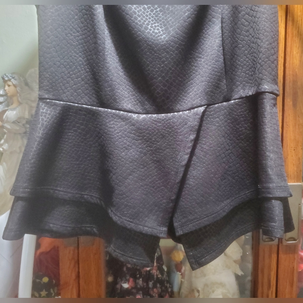 Top - Picture 3 of 5